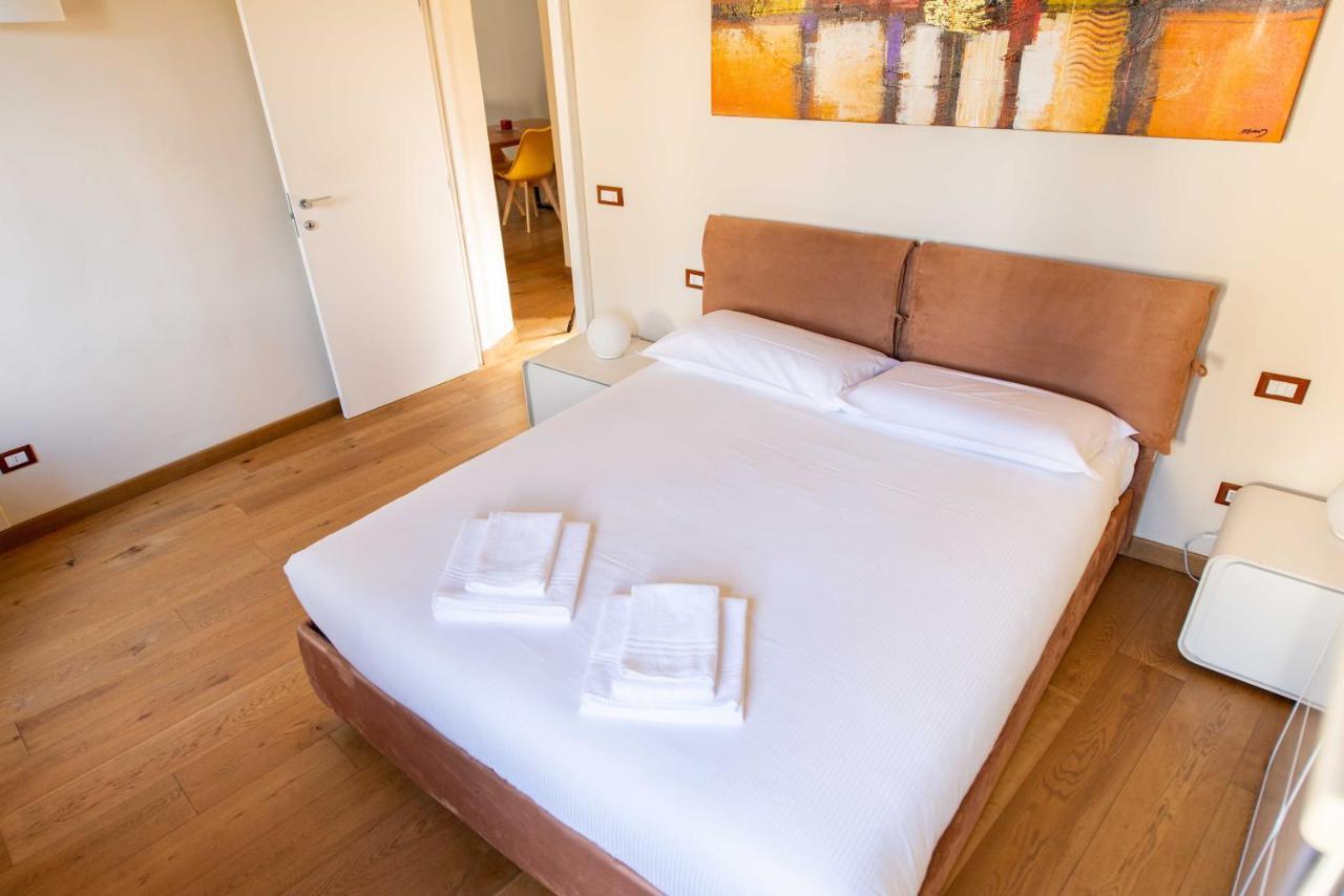 Modern, Bright Near Boboli Gardens & Santo Spirito - Homeunity Firenze Eksteriør billede